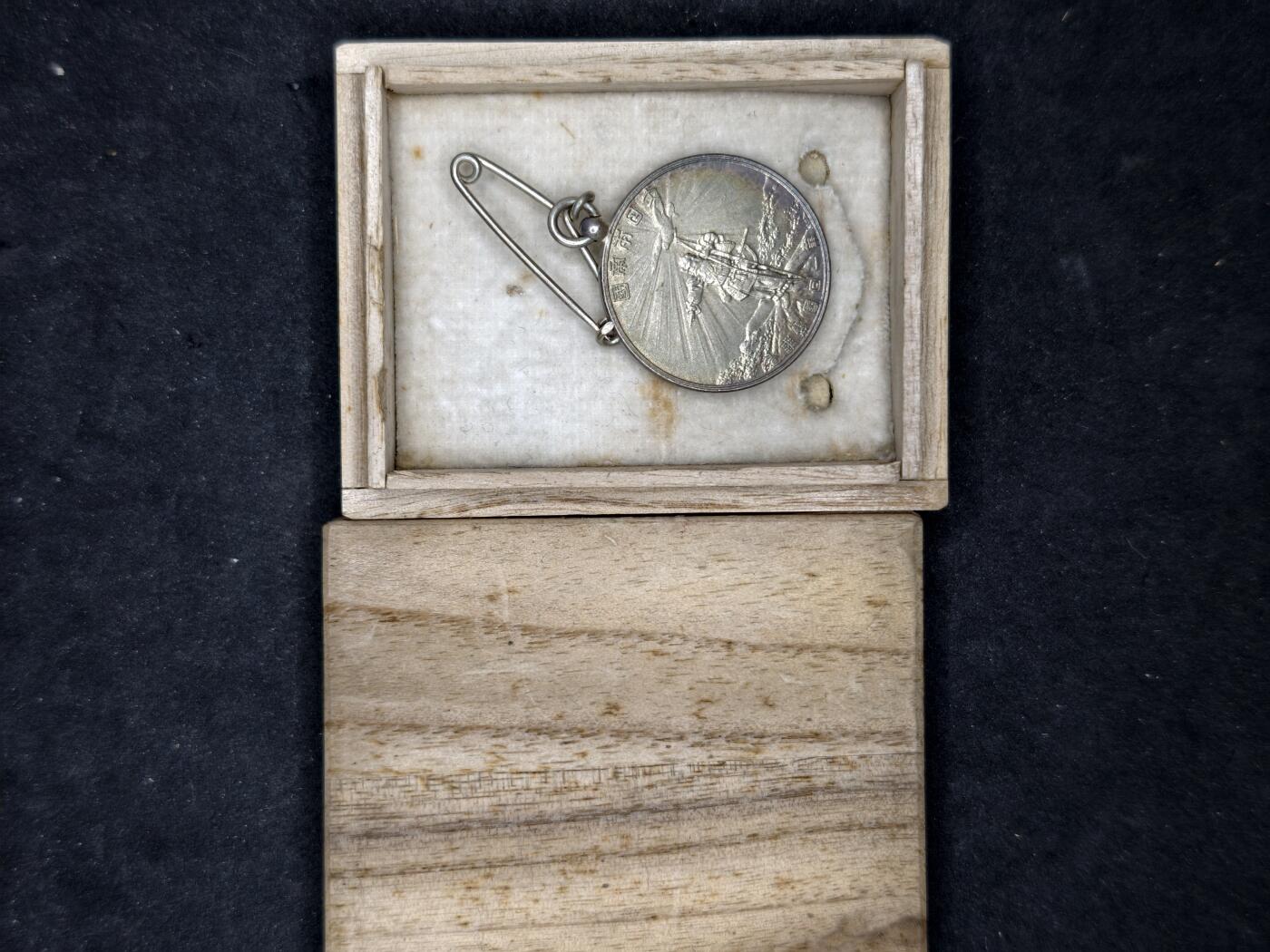 凯旋世界勋赏（持续上新中）（第22期新年大拍）（欢迎送拍）（对拍品有疑问请询问客服，不接受到手刀，出价默认拍品品相。请认真阅读拍卖规则！出价默认已认可！）（收到货请录制开箱视频，无视频概不处理问题。）