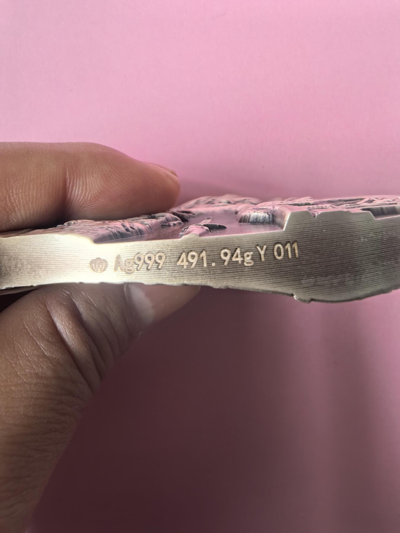 “旗袍”主题大银章（Ag999，491.94g，编号Y 011）