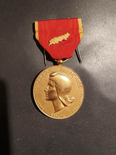 老王徽章第183期 - 法国金级东方工业协会奖章    800银镀金    29.5g