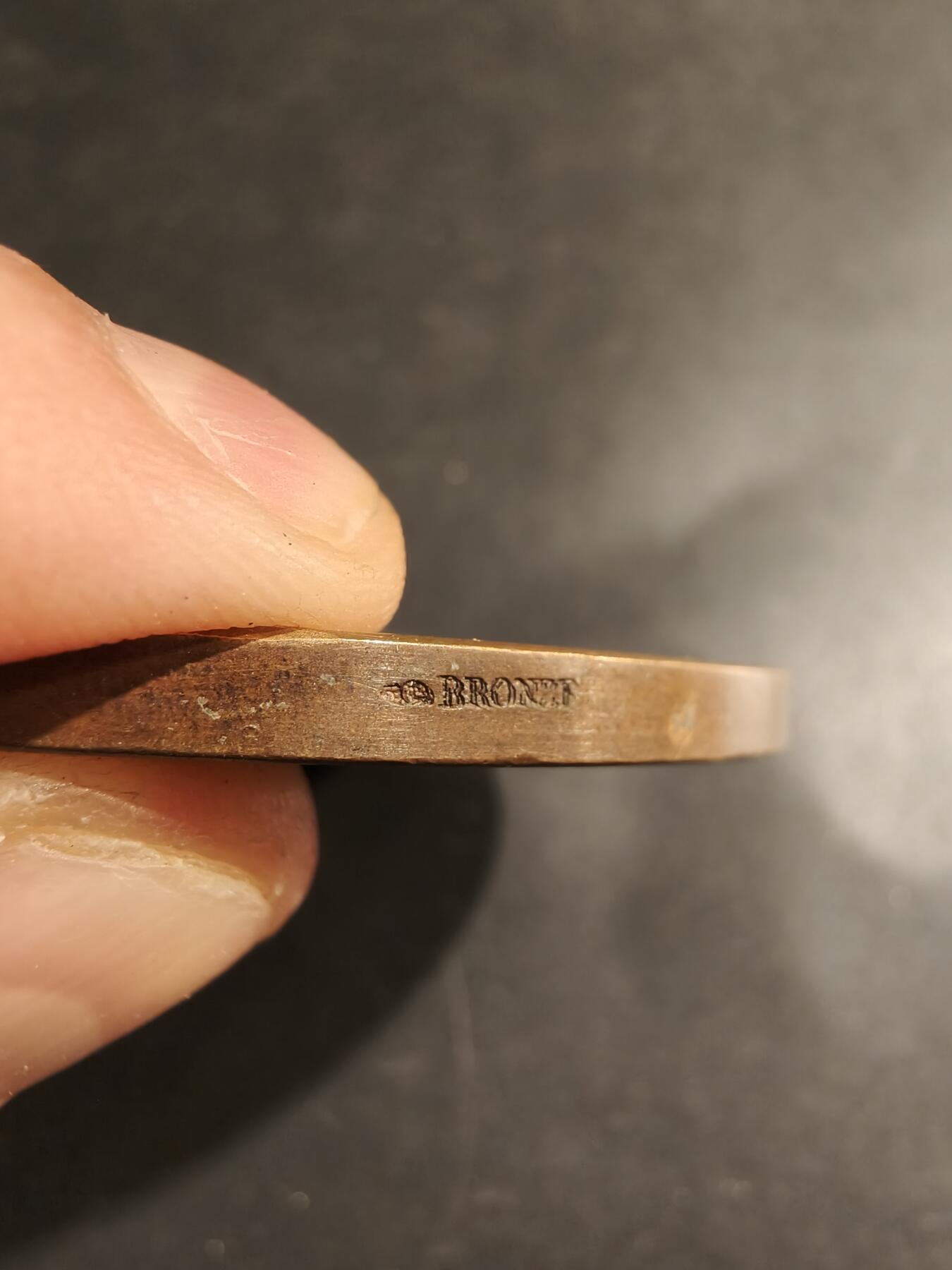 老王徽章第183期 法国1887年萨迪·卡尔诺就任总统大铜章     原盒    大师阿尔菲杜布瓦作品     直径68mm    重量148g