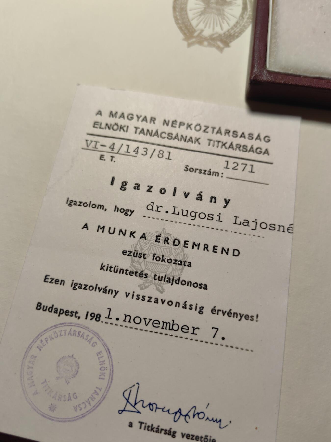 靖甫拍卖第五场 匈牙利银级劳动勋章 女博士得主 原盒略豪华大证 带个照片