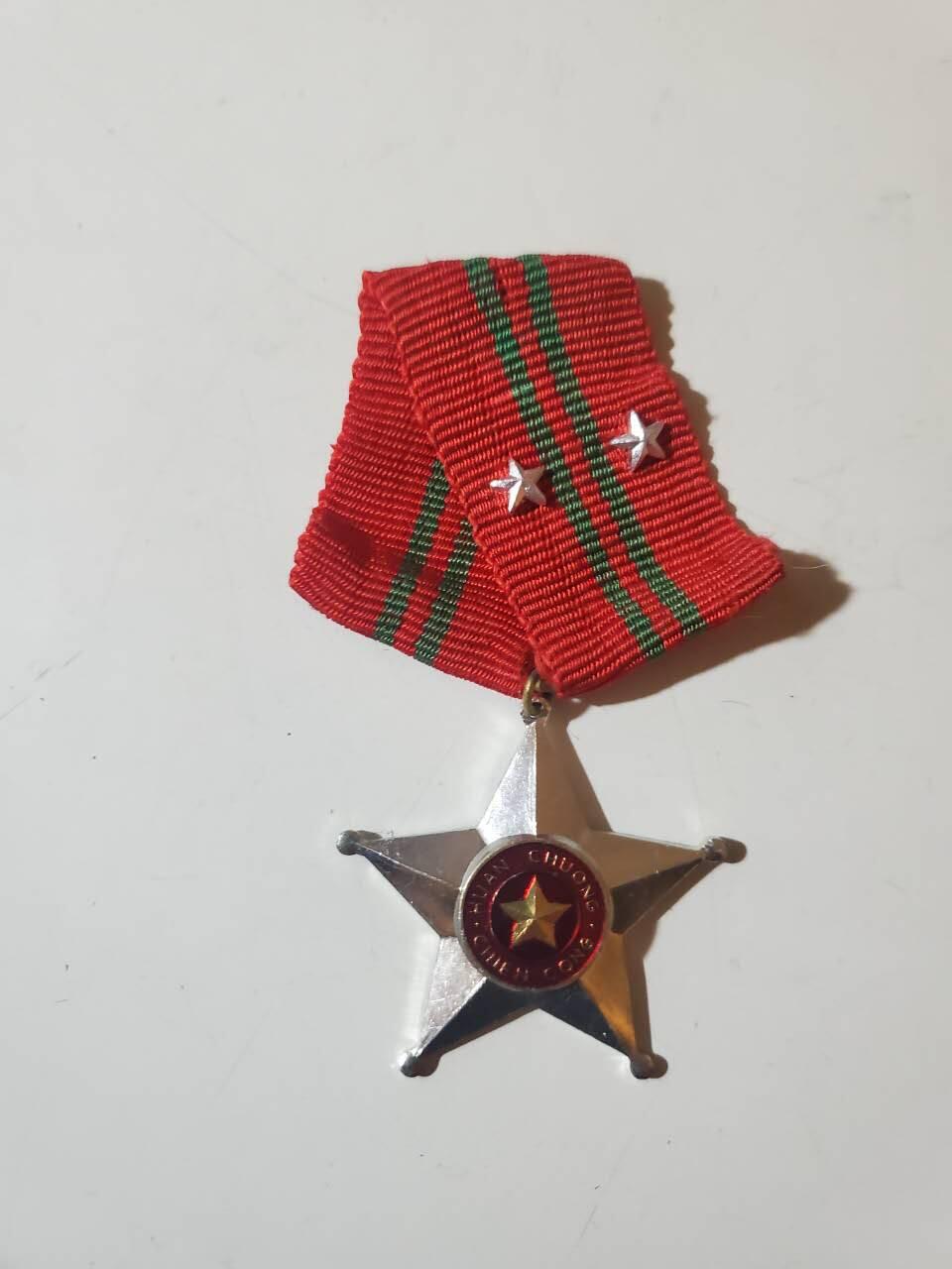 韵星假日军品类拍卖第42期 -- Rimey Holidays Militaria Auction 42 越南社会主义共和国二级战功勋章 越中战争时期软挂好品 需前线杀敌或者指挥小型战斗