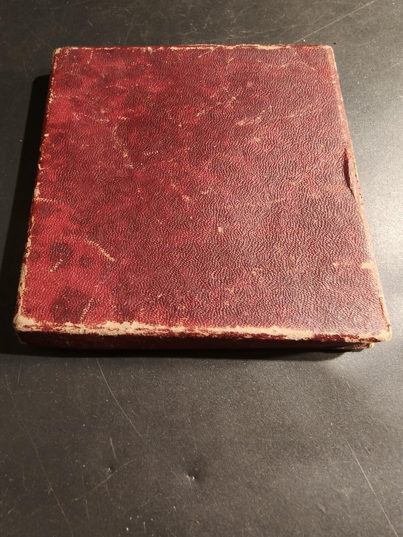 老王徽章第183期 法国电气工程总工会大铜章     原盒     直径68mm     重量148.1g