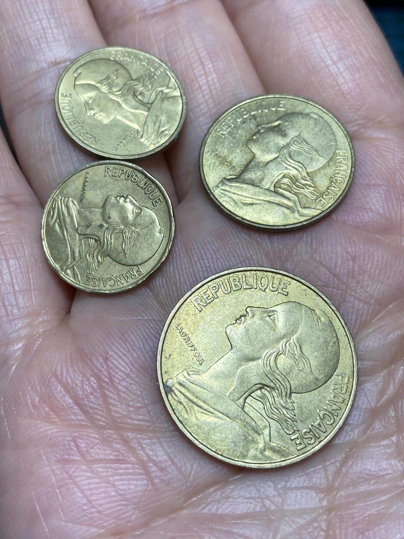 2026年第二十八场(总第一百九十七场）新春初七特拍场(佣金3%最低1元) 法国🇫🇷猫头鹰标和海豚标小面值4枚：1973年86年5生丁，1980年10生丁，1979年20生丁