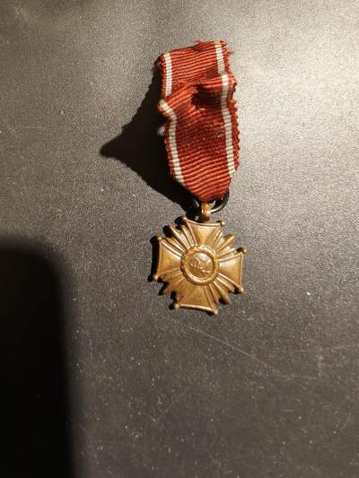 老王徽章第183期 - 波兰人共铜级功绩勋章迷你章