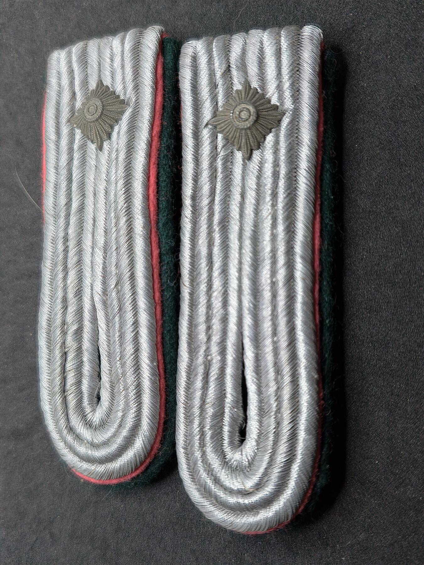 凯旋世界勋赏（持续上新中）（第22期新年大拍）（欢迎送拍）（对拍品有疑问请询问客服，不接受到手刀，出价默认拍品品相。请认真阅读拍卖规则！出价默认已认可！）（收到货请录制开箱视频，无视频概不处理问题。）