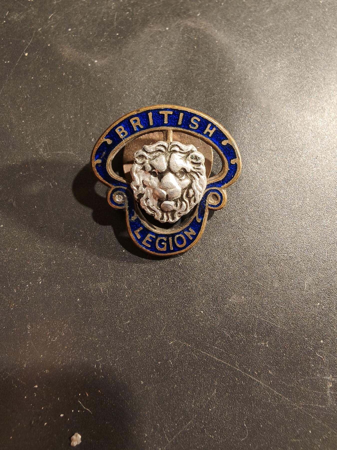 老王徽章第183期 英国二战老兵协会证章    铜质珐琅   实发带号