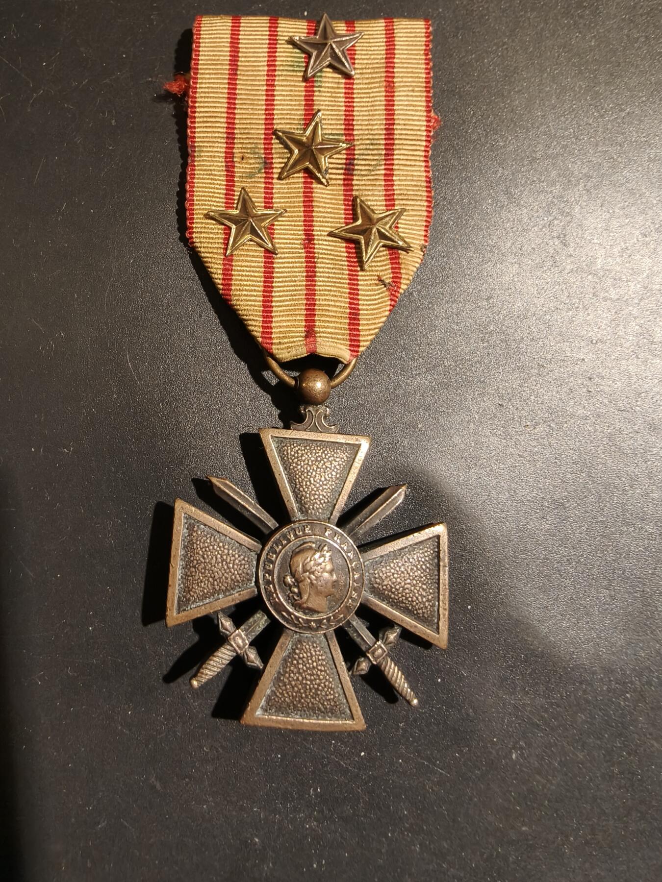 老王徽章第183期 法国1918战争十字奖章   四颗铜星勋饰