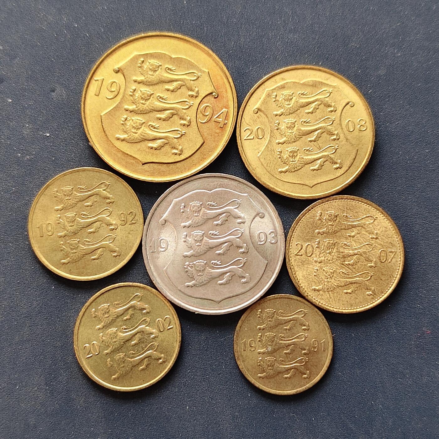 【全场包邮】纯粹捡漏拍504场-更新中 爱沙尼亚各年份7枚套币-含2枚纪念币