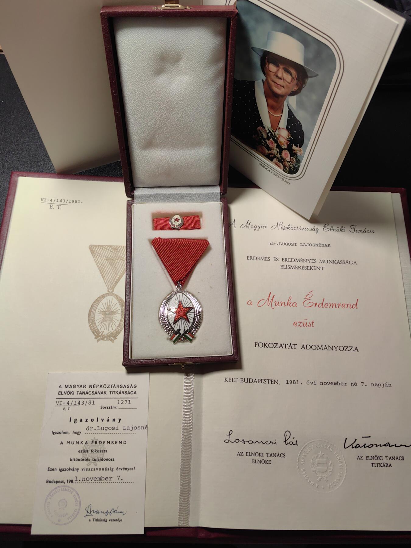 靖甫拍卖第五场 匈牙利银级劳动勋章 女博士得主 原盒略豪华大证 带个照片