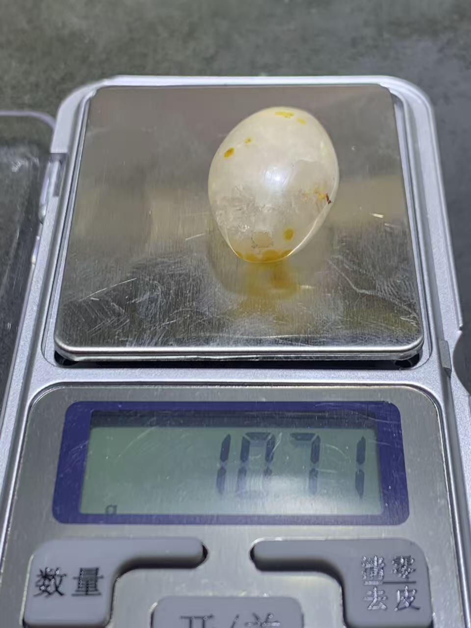 精美满冰飘鸡油黄战国红玛瑙随形勒子一颗！