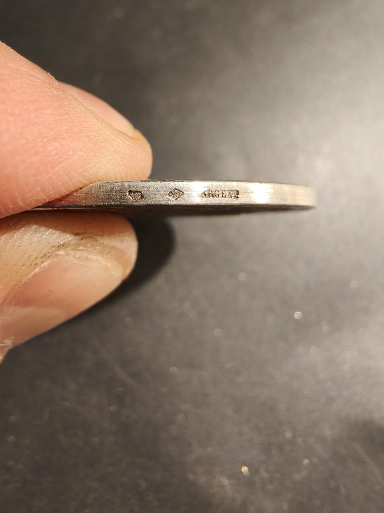 老王徽章第183期 法国1915年图尔宽市巴黎工商学校大银章    950银    直径41mm    重量46.1g