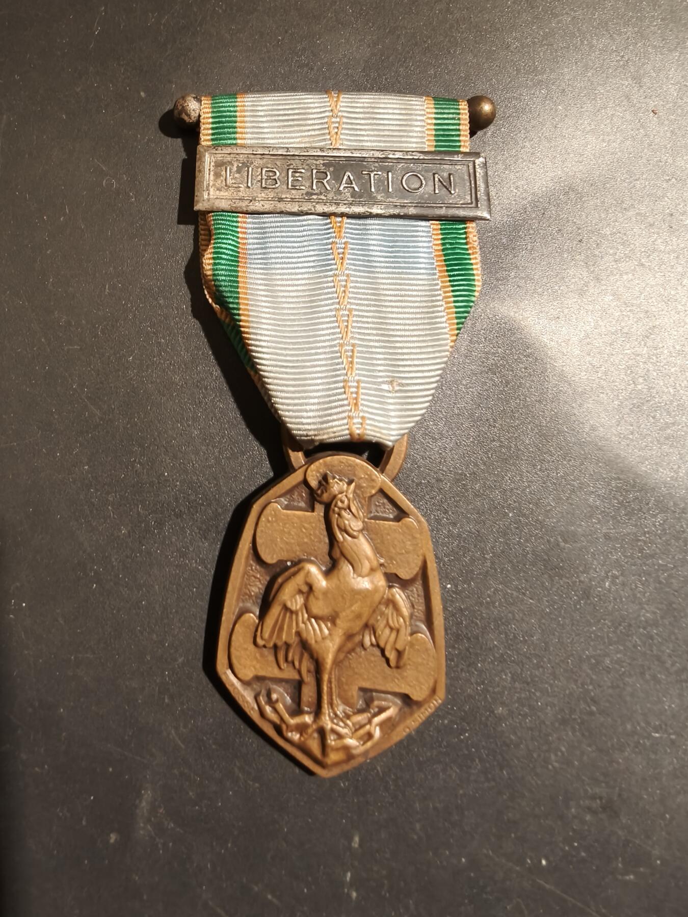 老王徽章第183期 法国二战纪念章    解放勋条
