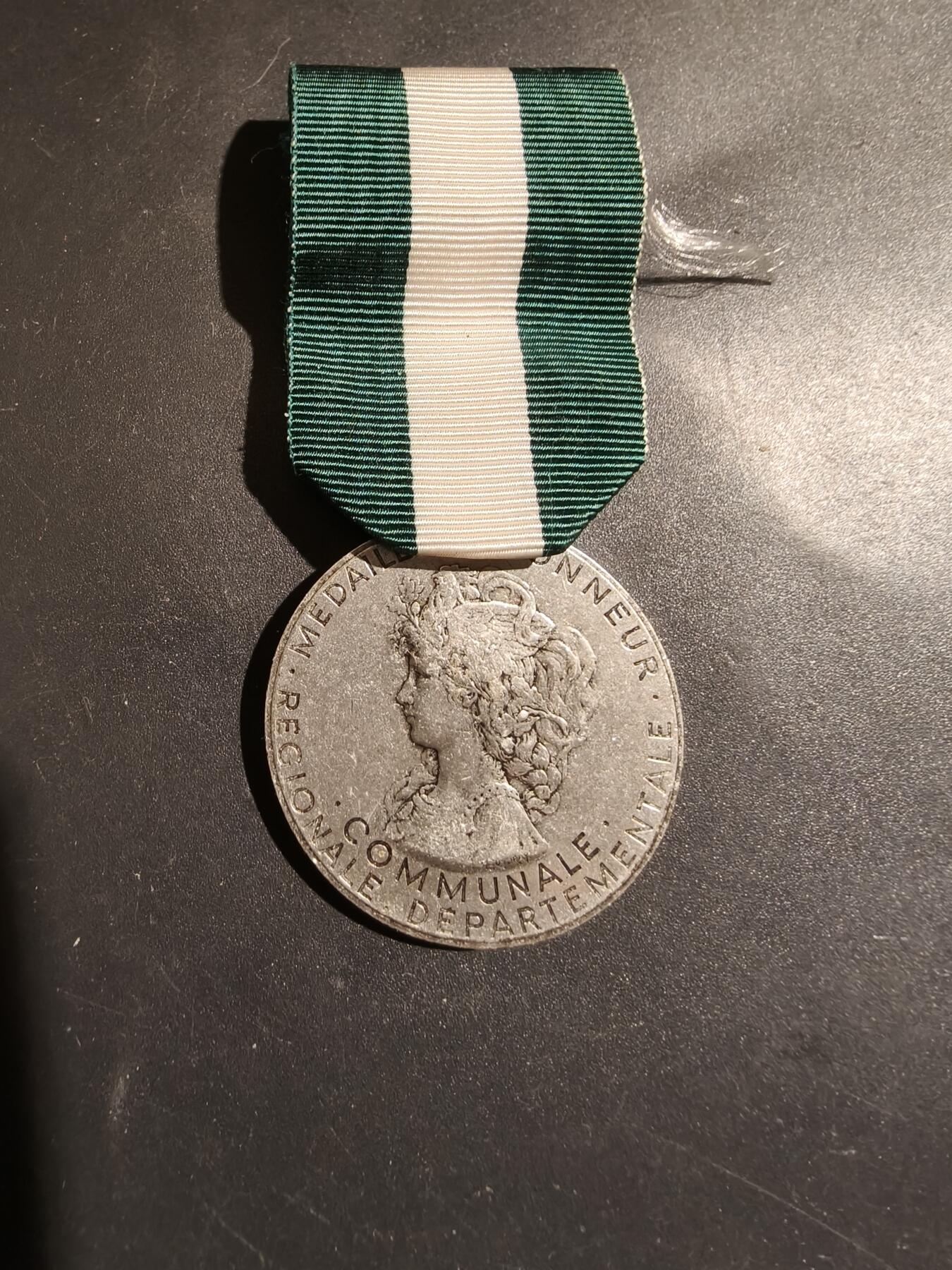 老王徽章第183期 法国银级地方嘉奖奖章    925银    1995年实发    26.6g