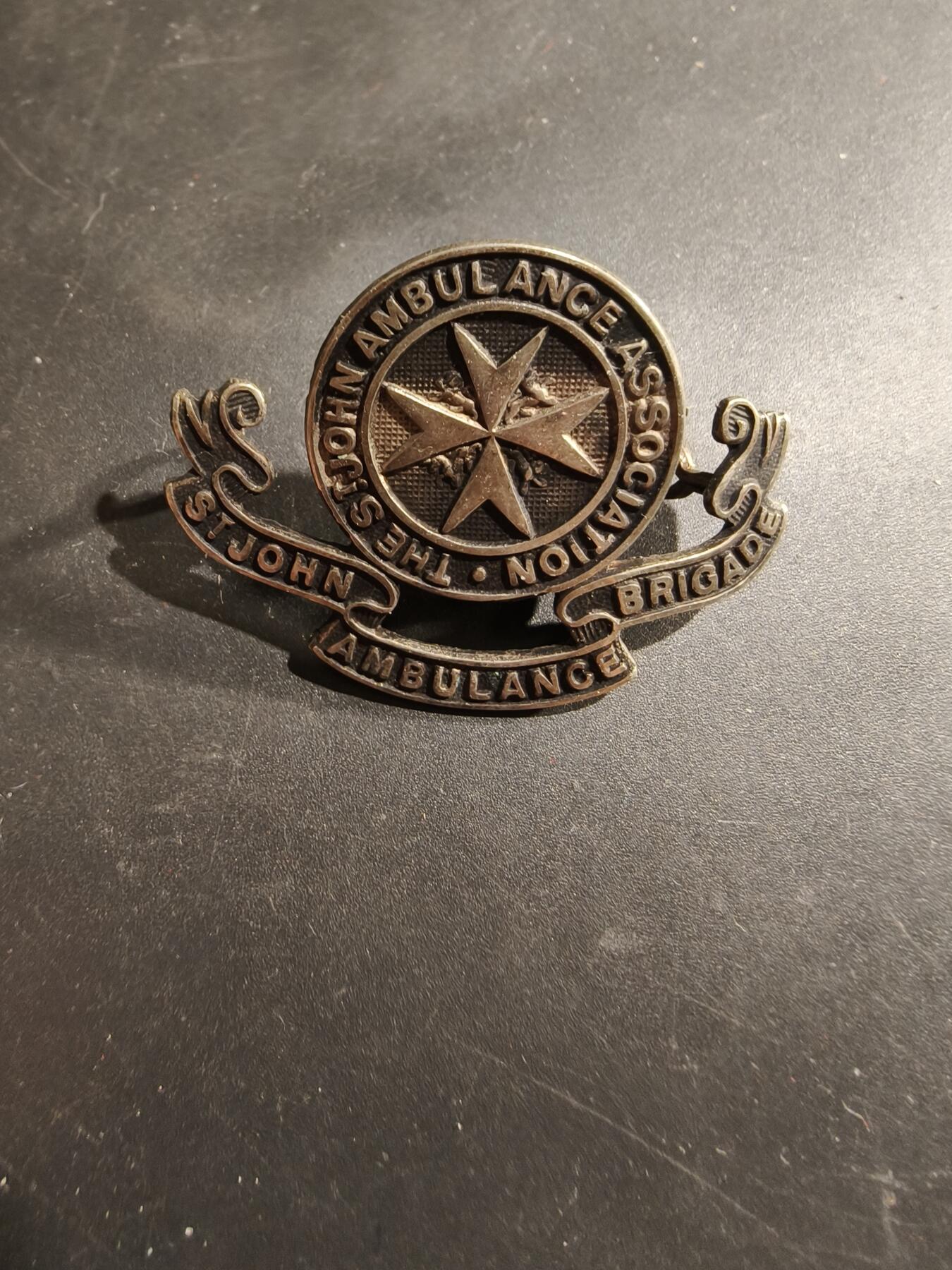 老王徽章第183期 英国圣约翰急救旅帽徽    二战时期