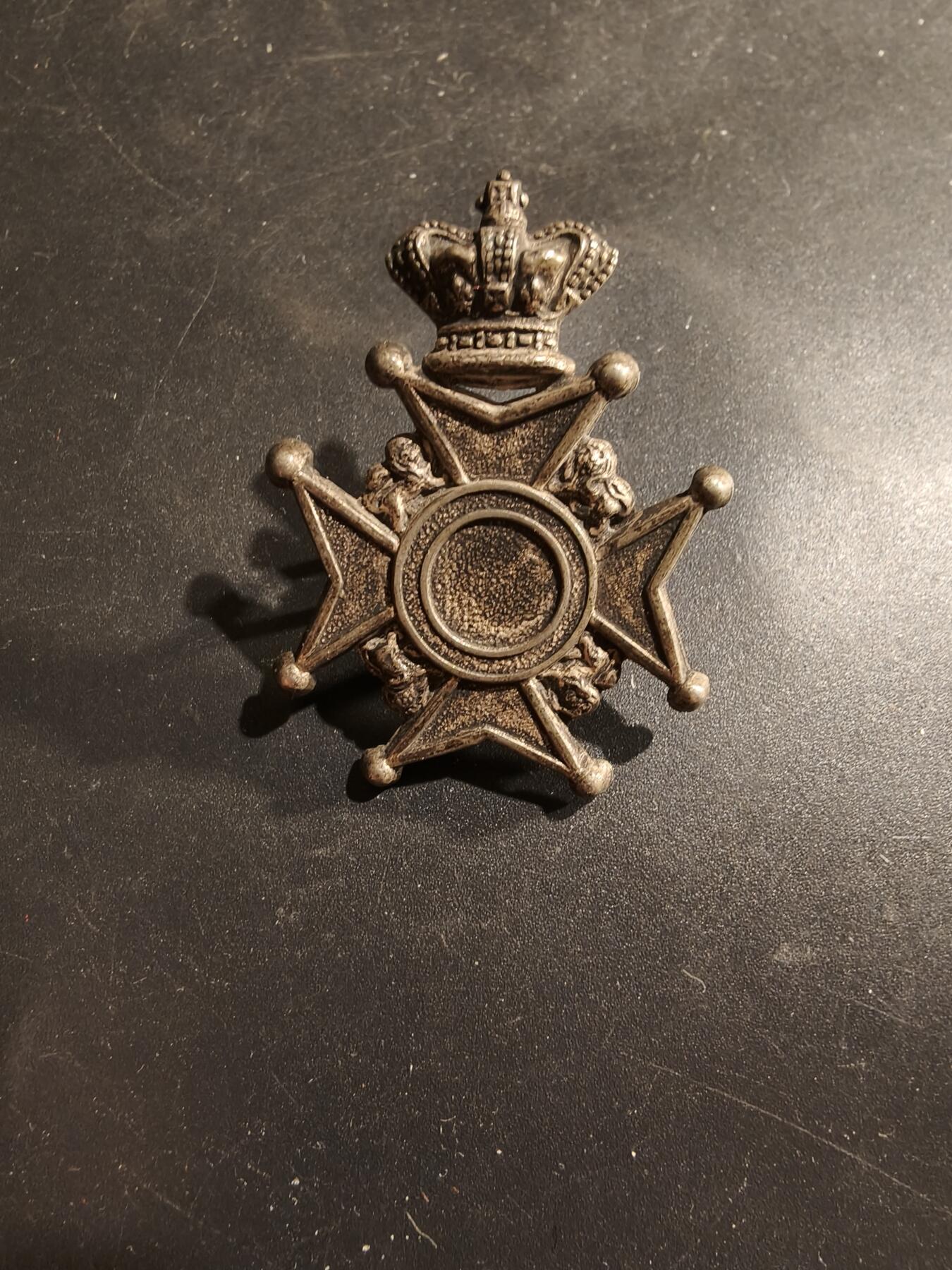 老王徽章第183期 英属印度奥德志愿步枪团帽徽    维多利亚女王时期
