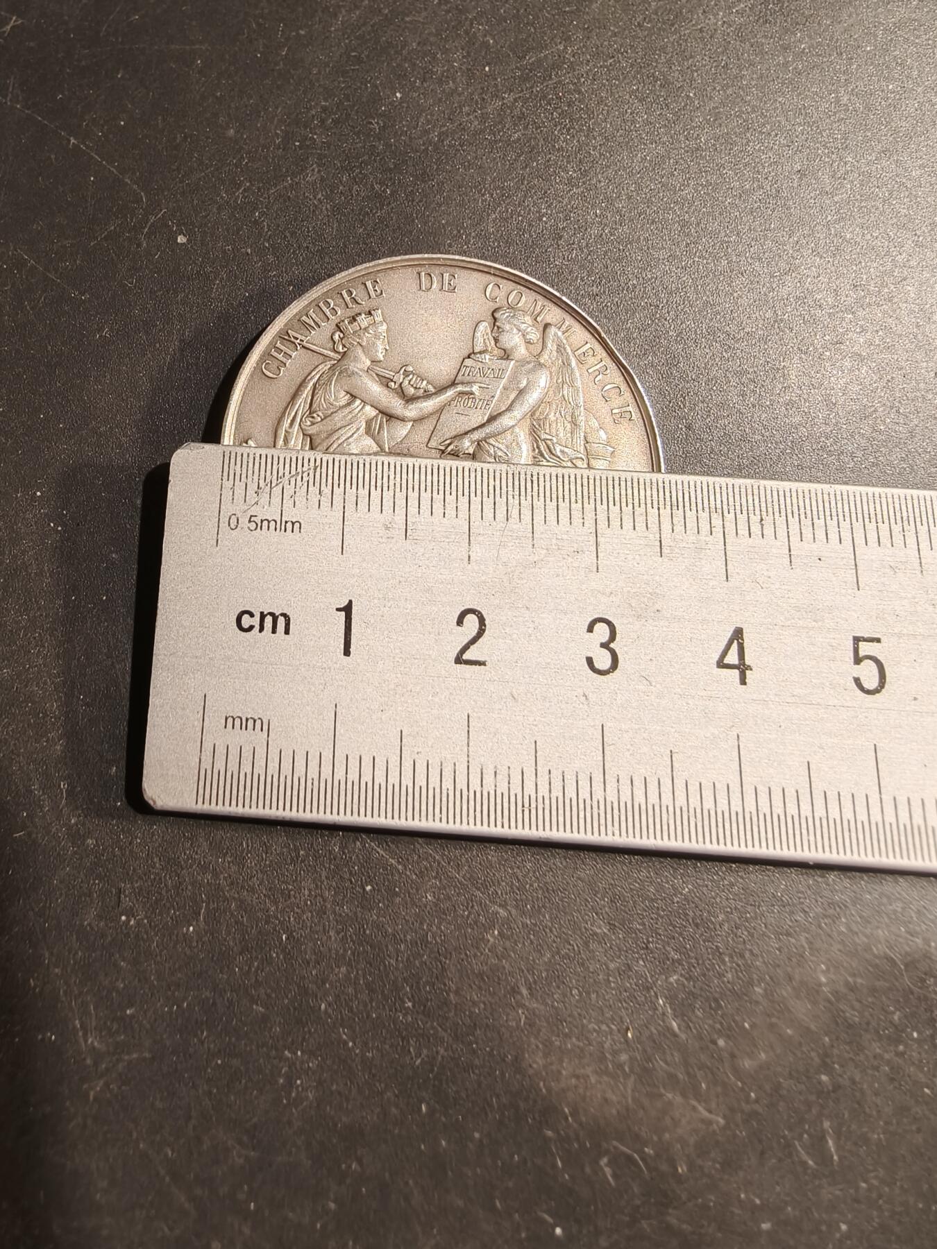 老王徽章第183期 法国里尔商会大银章    950银     直径36mm    重量22.1g