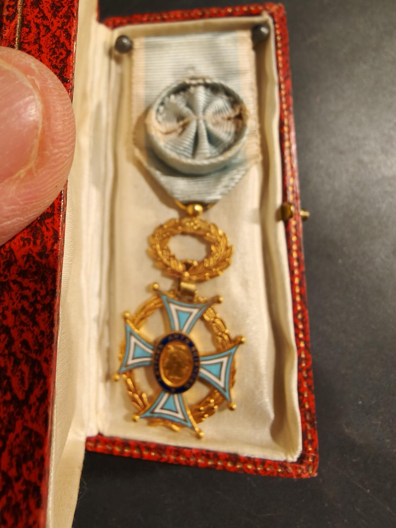 老王徽章第183期 法国军官级艺术、科学与文学协会勋章     原盒