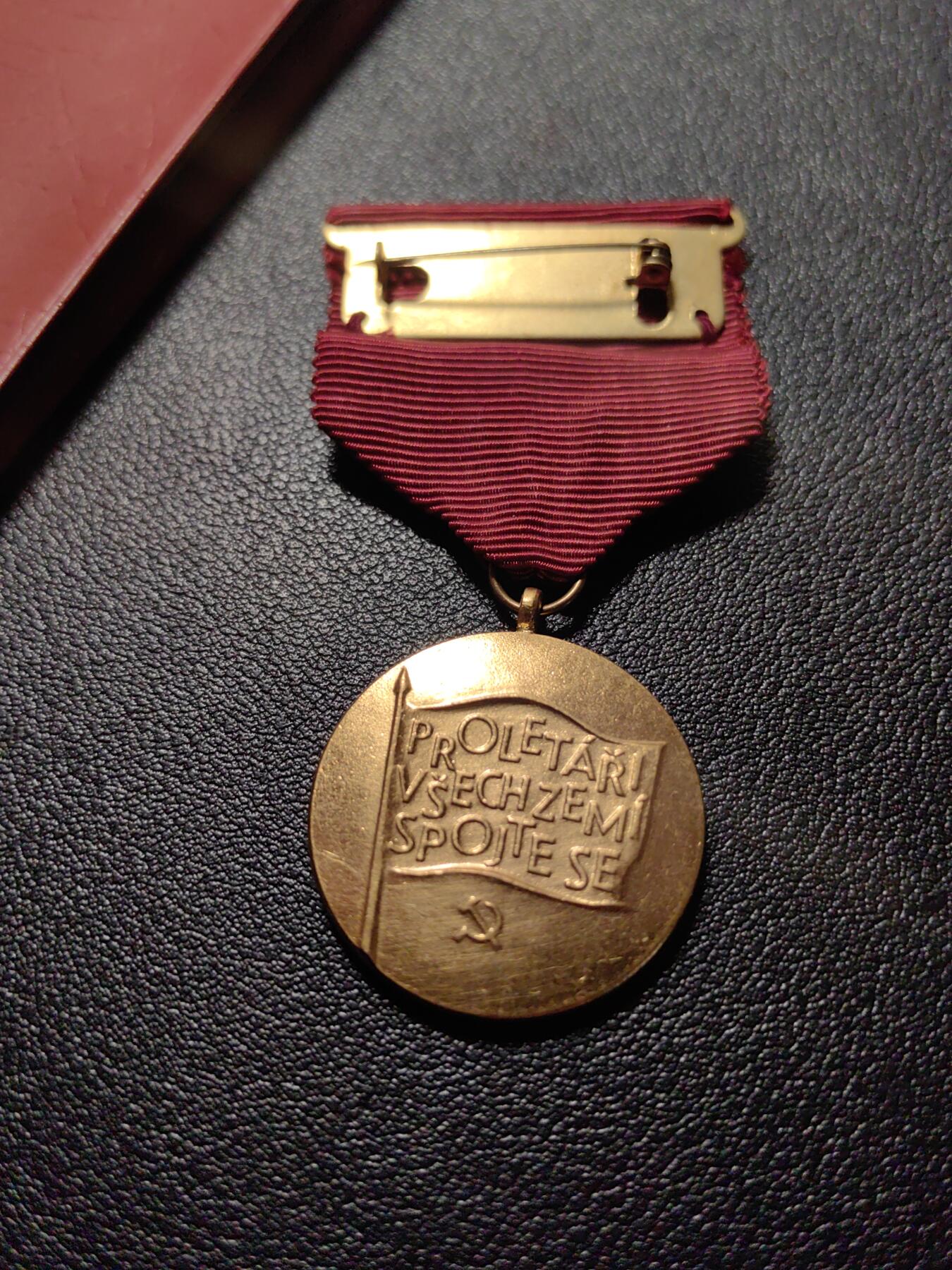 靖甫拍卖第五场 捷克斯洛伐克共产党50周年奖章带证