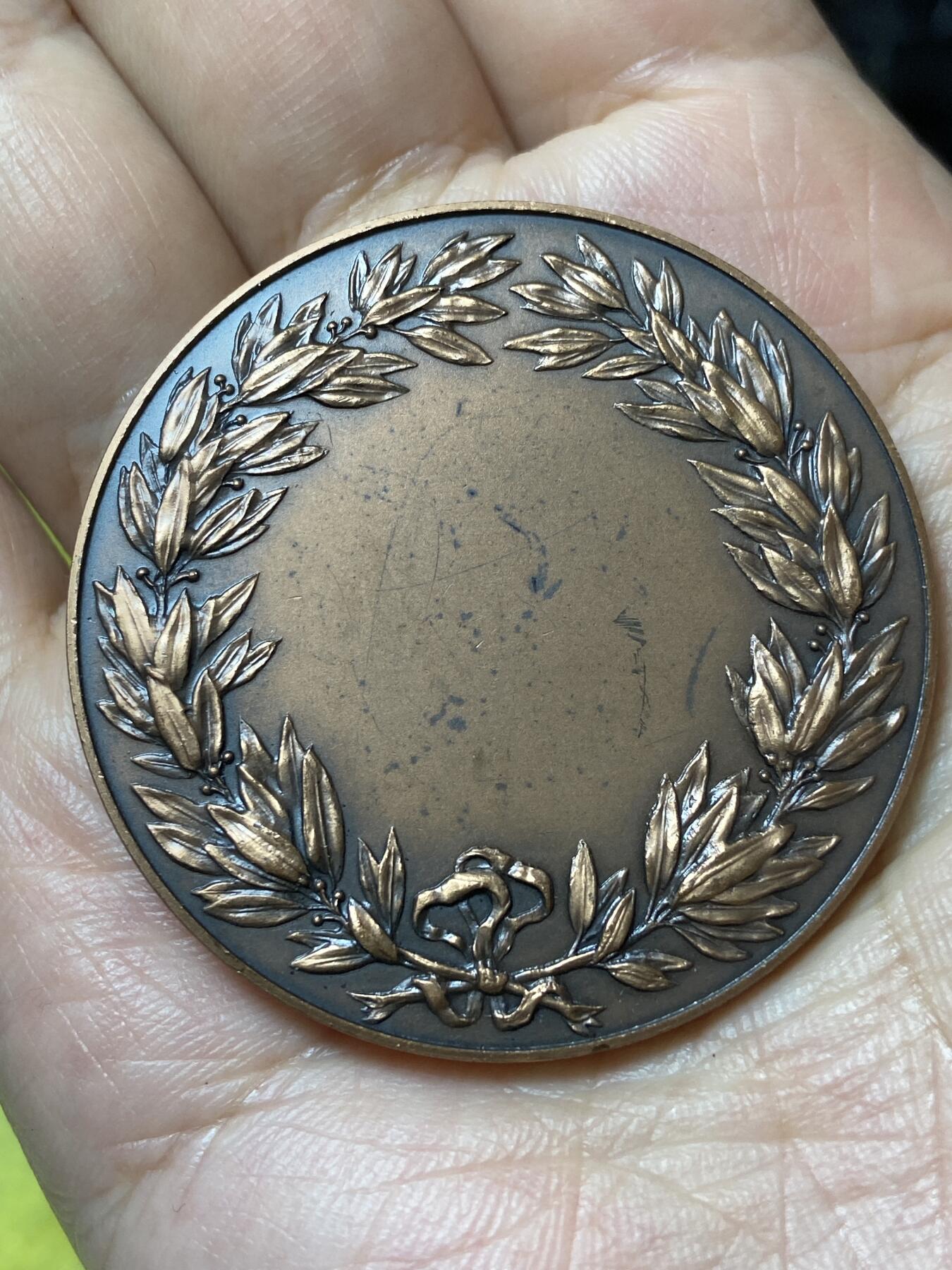 2026年第二十九场(总第一百九十八场）英国一线回流散币新年初九特拍场第一场(免佣金) 英国🇬🇧未刻字大型奖章(RHS皇家园艺协会奖章)，直径44毫米，厚3.2毫米，重43.74克