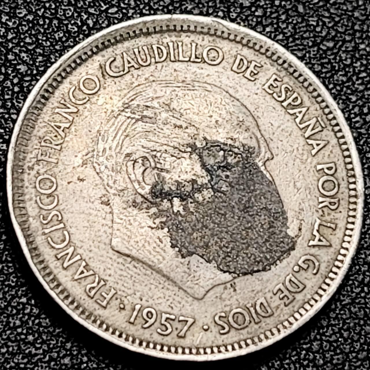 泉币菌-第193场- 新年第一场 新年快乐 本场拍品多 请提前出价 西班牙1957年25比萨塔 弗朗哥  铜镍币 26.5mm 