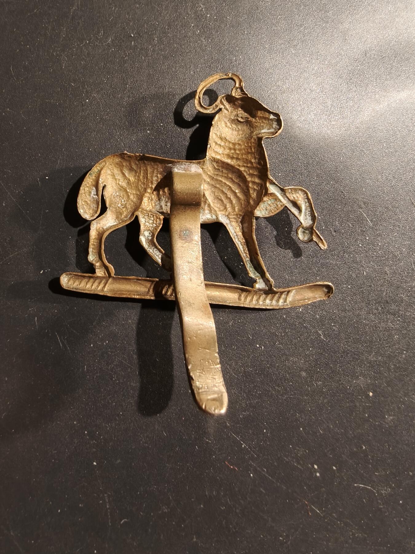 老王徽章第183期 英国女王西萨里步兵团帽徽    一战时期