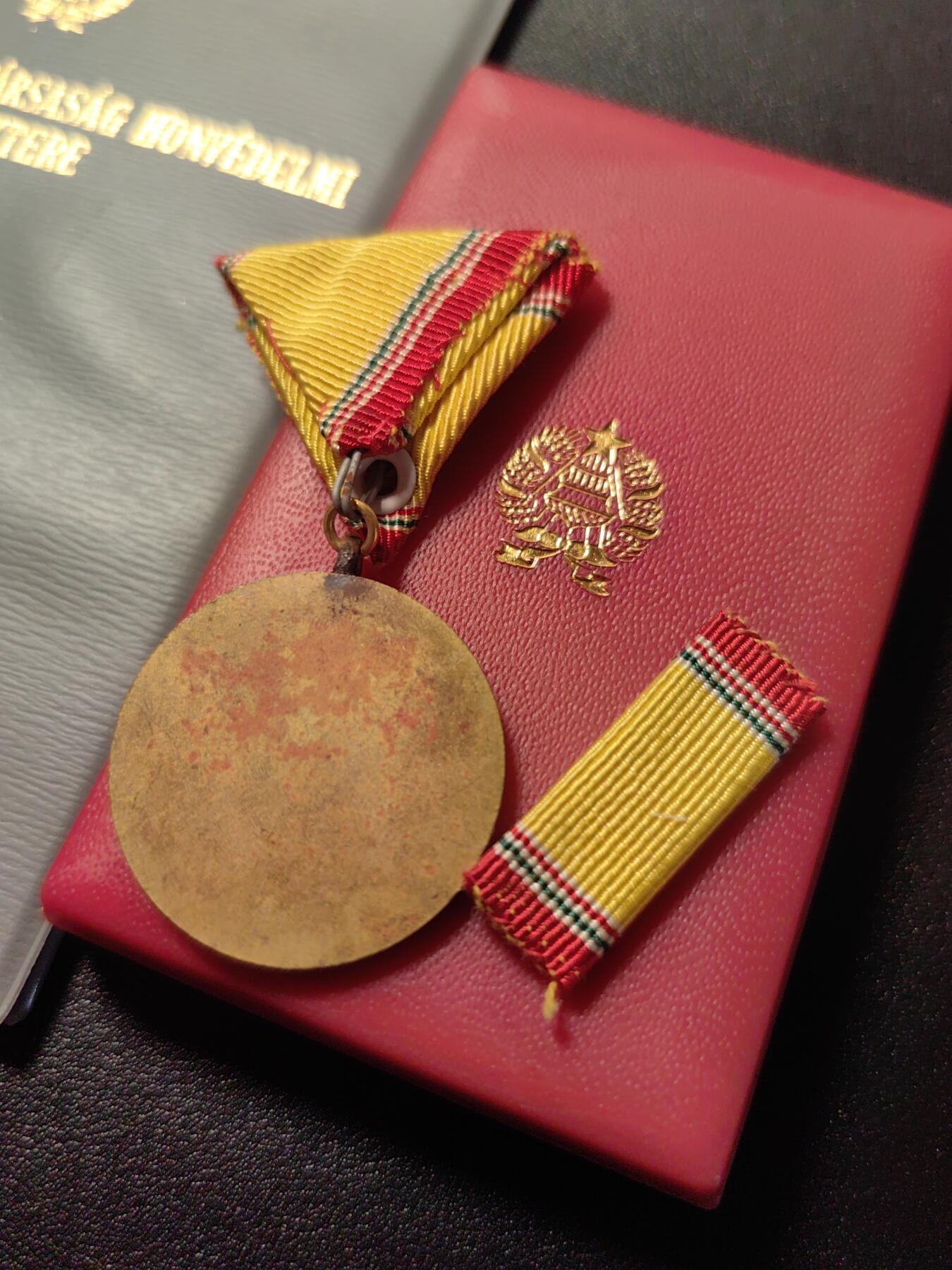 靖甫拍卖第五场 匈牙利人民军10年服役奖章带证