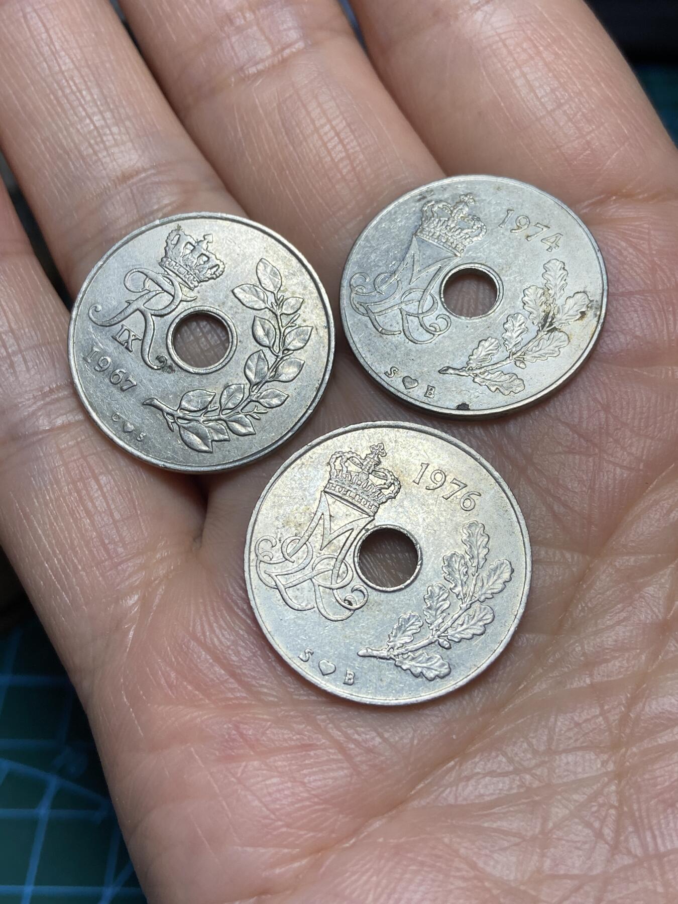 2026年第二十八场(总第一百九十七场）新春初七特拍场(佣金3%最低1元) 丹麦🇩🇰25欧尔3枚：1967年74年76年(弗雷德里克九世C; S版和玛格丽特二世S; B版)