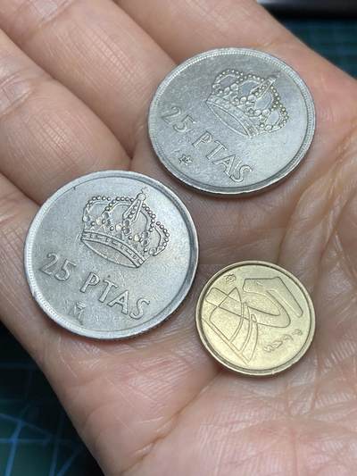 2026年第二十八场(总第一百九十七场）新春初七特拍场(佣金3%最低1元) - 西班牙🇪🇸1975年82年25比塞塔，1999年5比塞塔(胡安·卡洛斯一世时期)