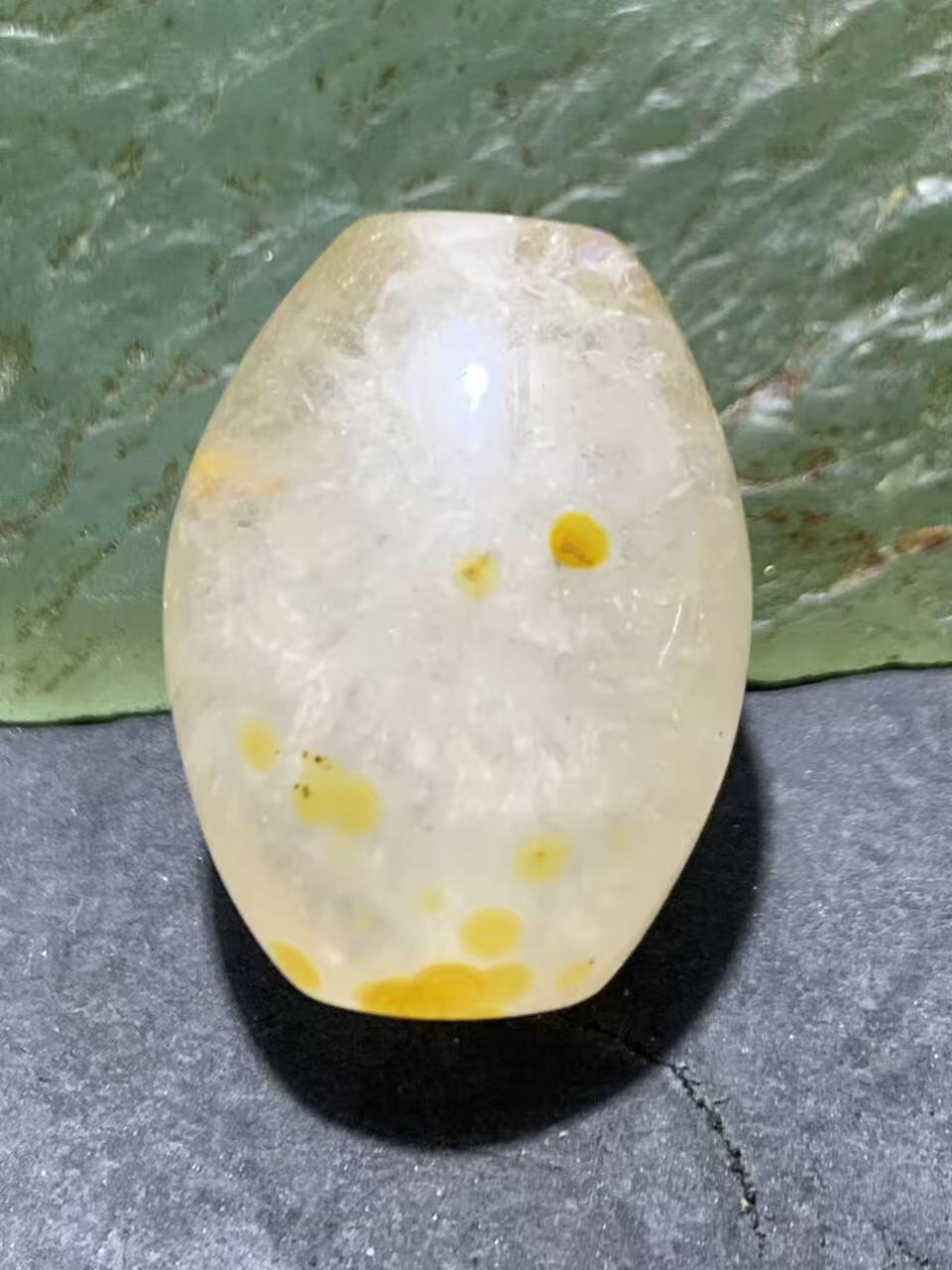 精美满冰飘鸡油黄战国红玛瑙随形勒子一颗！