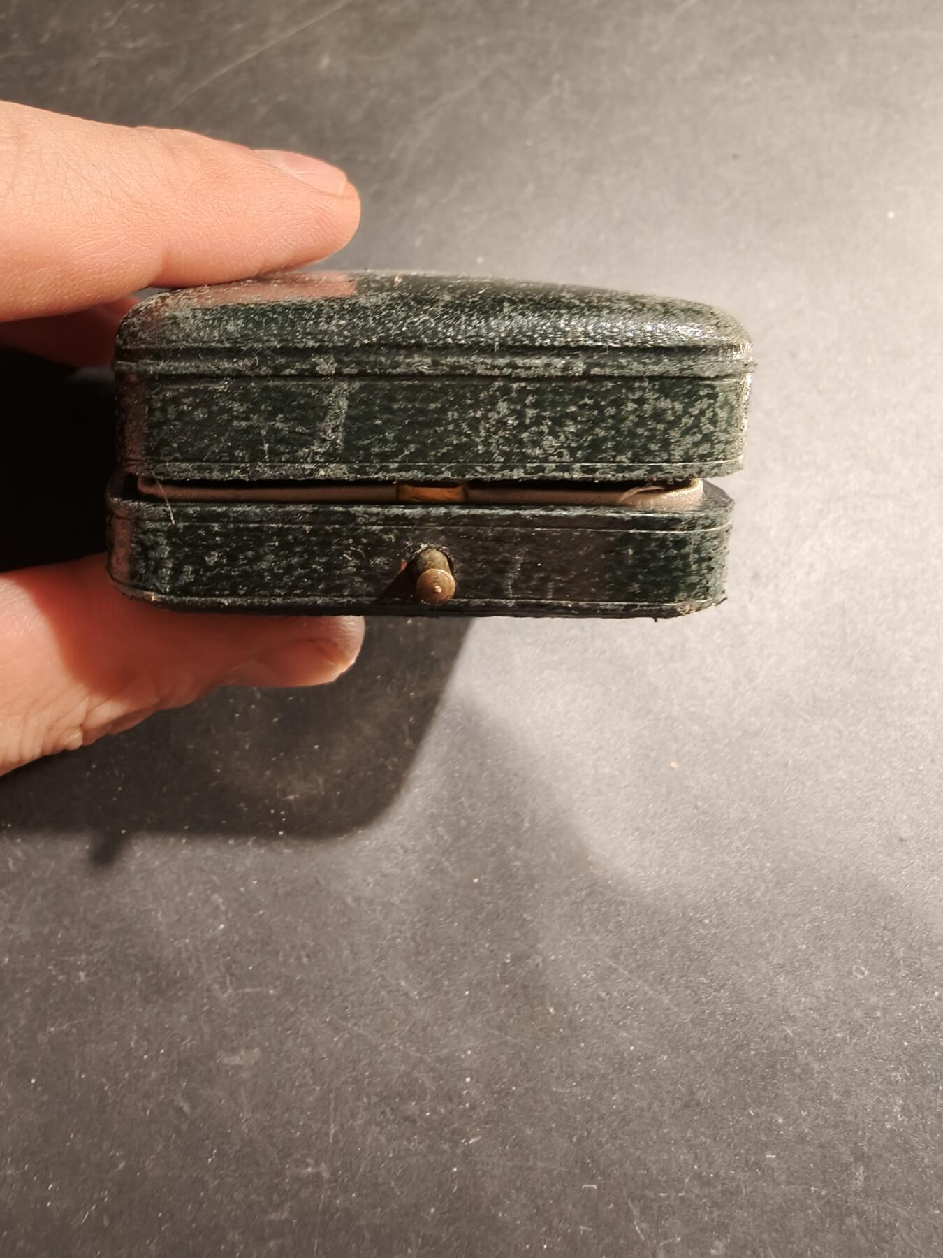 老王徽章第183期 法国勒阿弗尔商会大银章     带盒子，盒子卡扣不严    950银      大师波特作品      直径39mm     重量30.6g