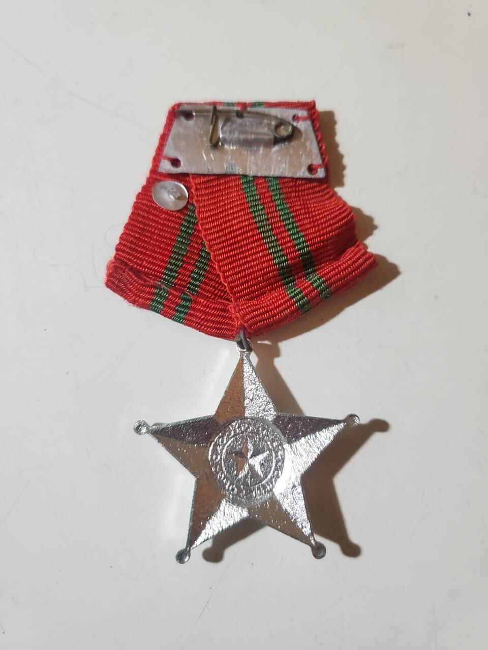 韵星假日军品类拍卖第42期 -- Rimey Holidays Militaria Auction 42 越南社会主义共和国二级战功勋章 越中战争时期软挂好品 需前线杀敌或者指挥小型战斗