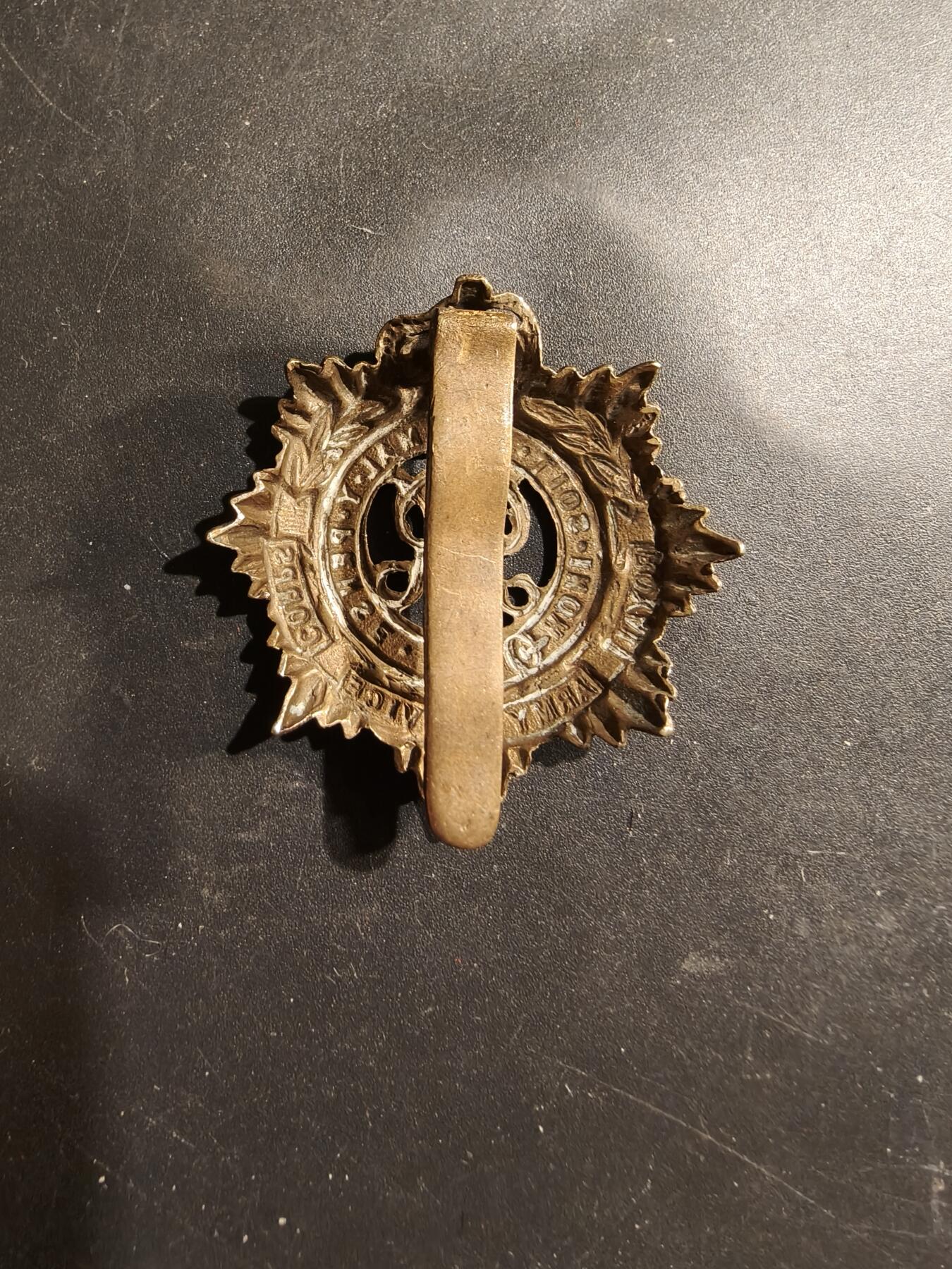 老王徽章第183期 英国皇家陆军服务军团帽徽    二战时期