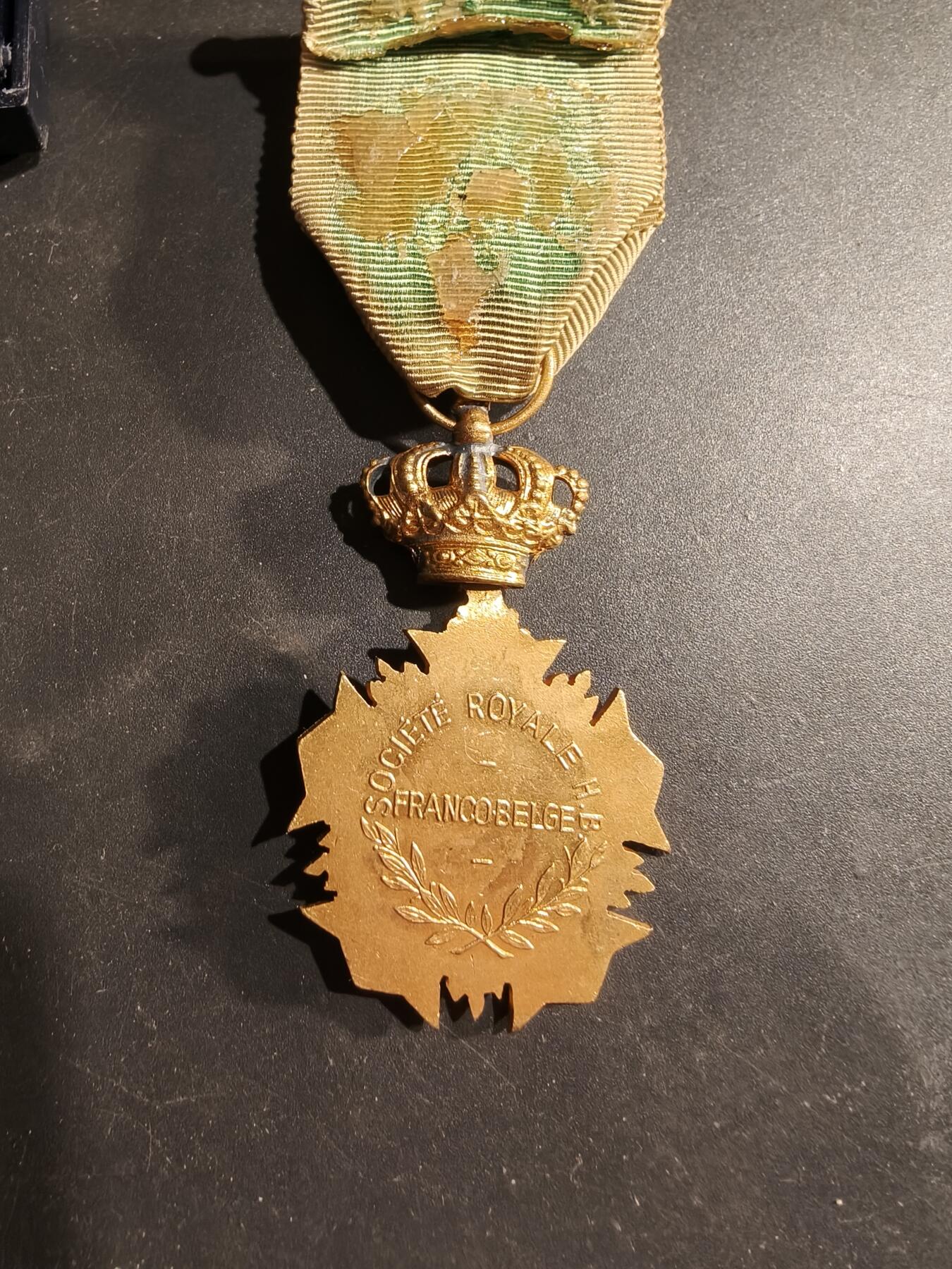 老王徽章第183期 军官级法国比利时皇家协会勋章     原盒
