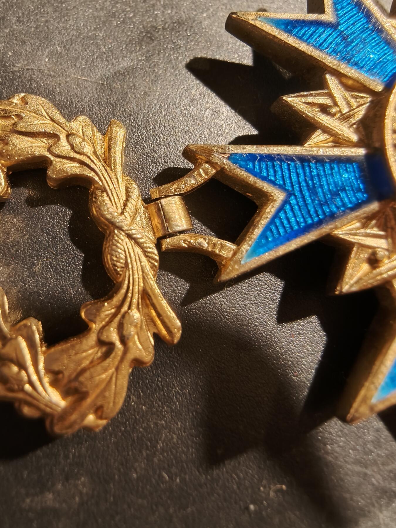 老王徽章第183期 法国军官级国家功勋勋章    原盒    早期950银镀金珐琅     29.2g