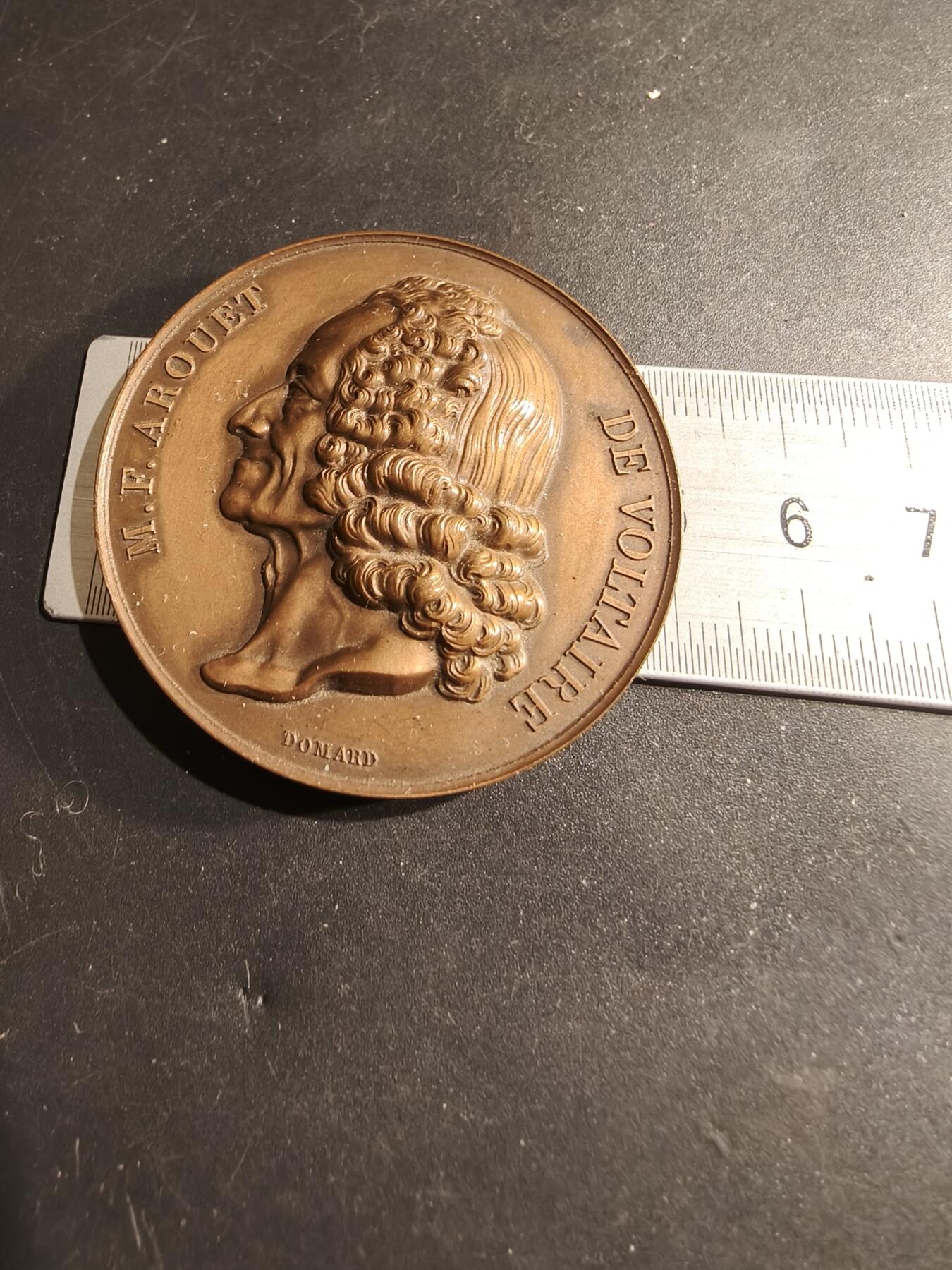 老王徽章第183期 法国-瑞士费尔内-伏尔泰海关大铜章     亨利杜布瓦作品     直径50mm      重量68.3g