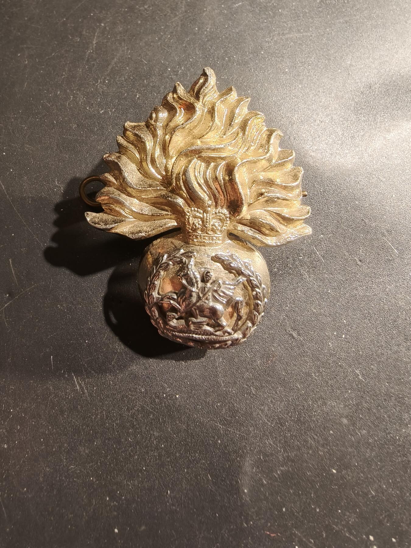 老王徽章第183期 英国皇家燧发枪团帽徽    女王时期