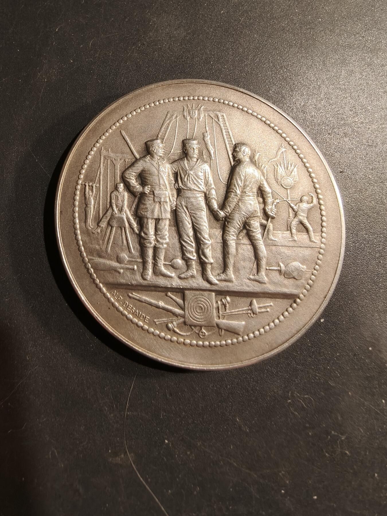 老王徽章第183期 法国战争部射击协会镀银大铜章    原盒     直径50mm     重量55.6g