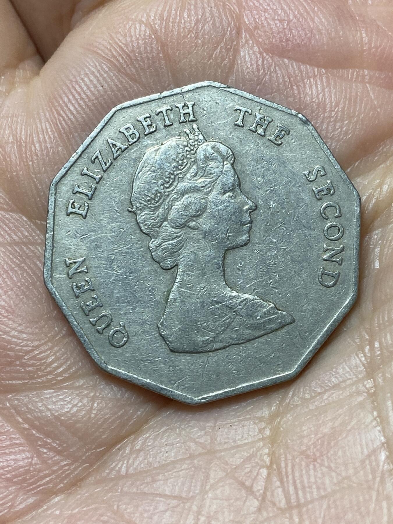 2026年第二十九场(总第一百九十八场）英国一线回流散币新年初九特拍场第一场(免佣金) 东加勒比国家1989年1元(伊丽莎白二世中年花冠第二版)