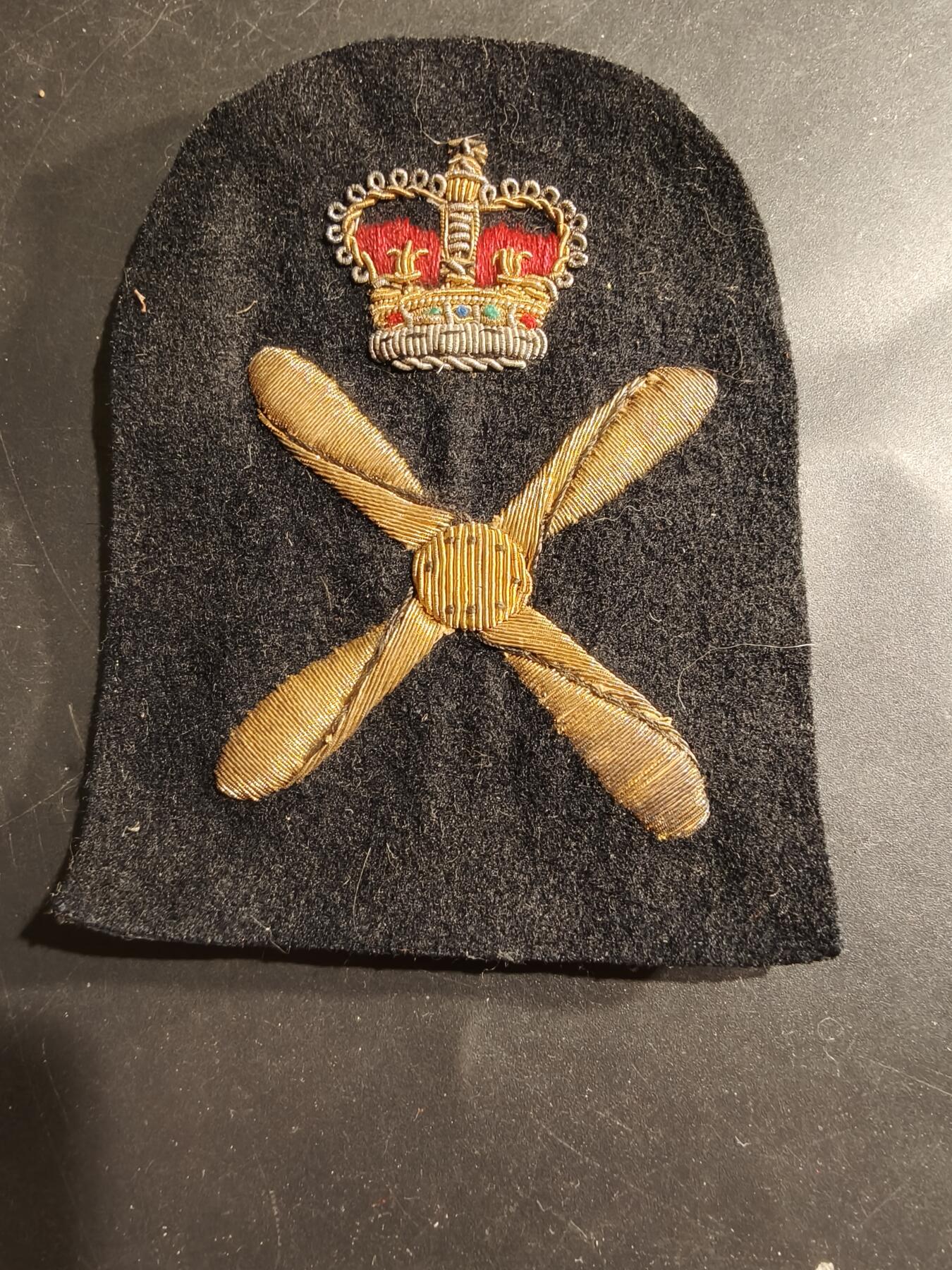 老王徽章第183期 英国女子皇家海军服务队武器分析员技能章    金属丝版本