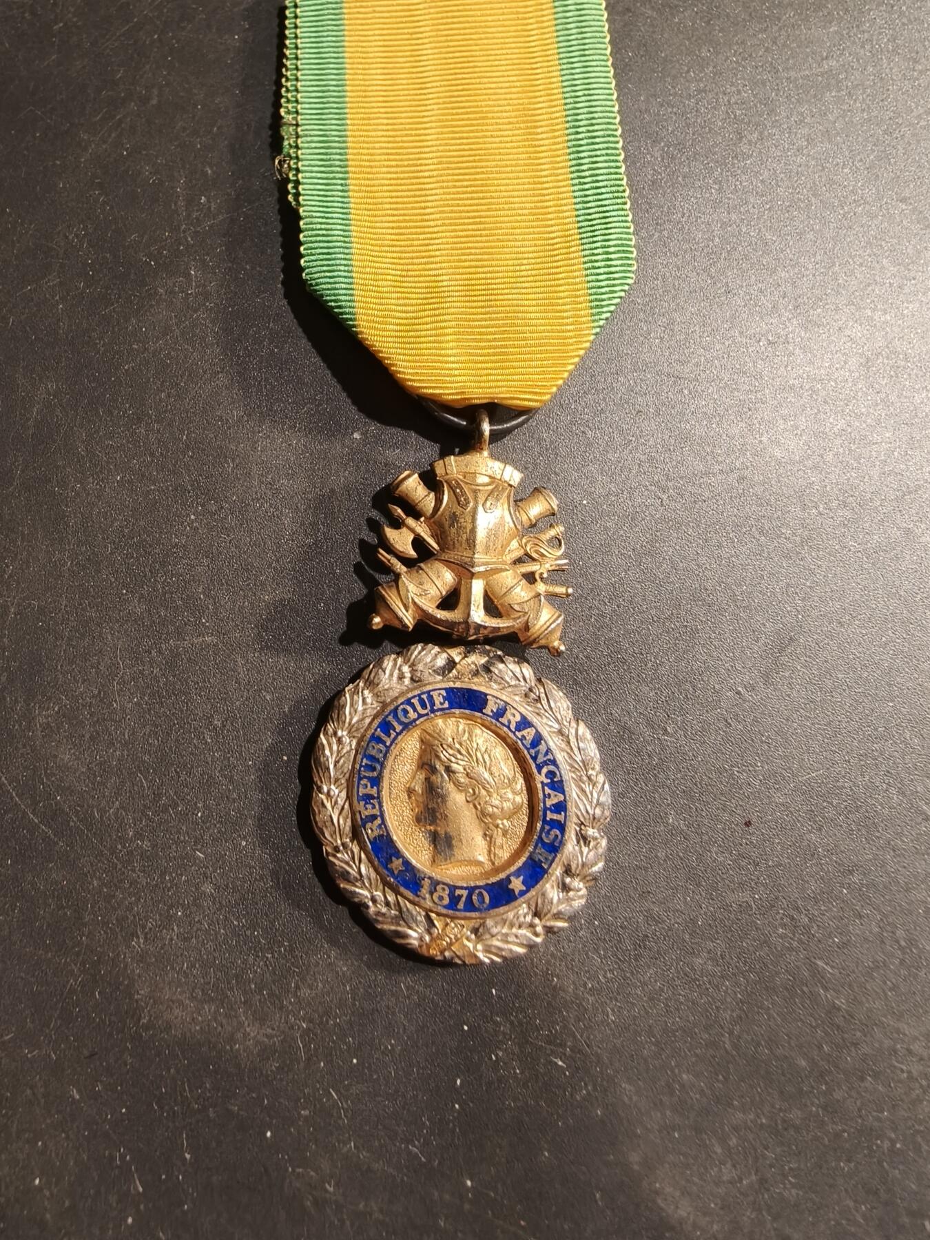 老王徽章第183期 法国军事奖章    三共时期   950银镀金珐琅    20g