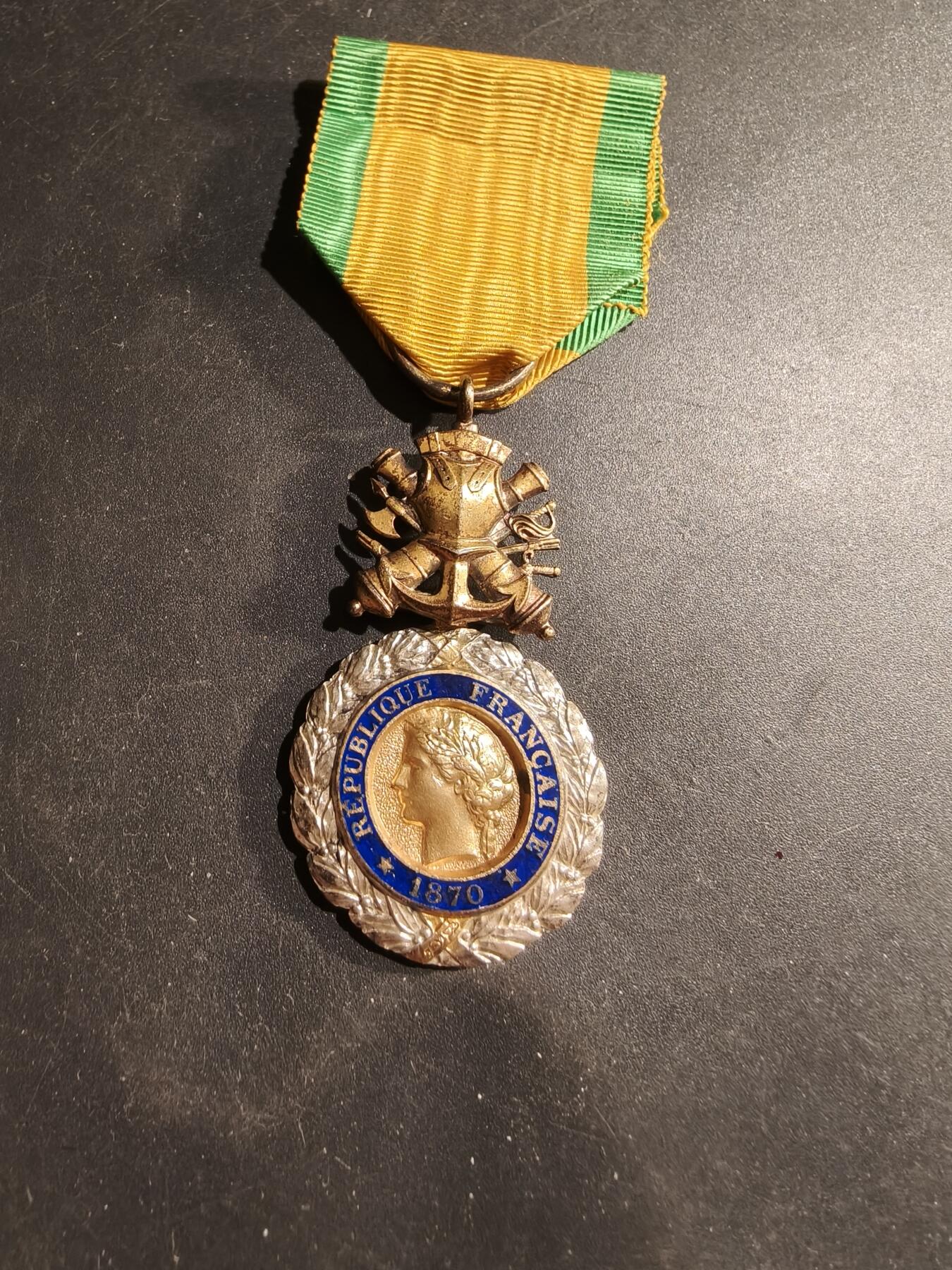老王徽章第183期 法国军事奖章    三共时期   950银镀金珐琅    19.2g