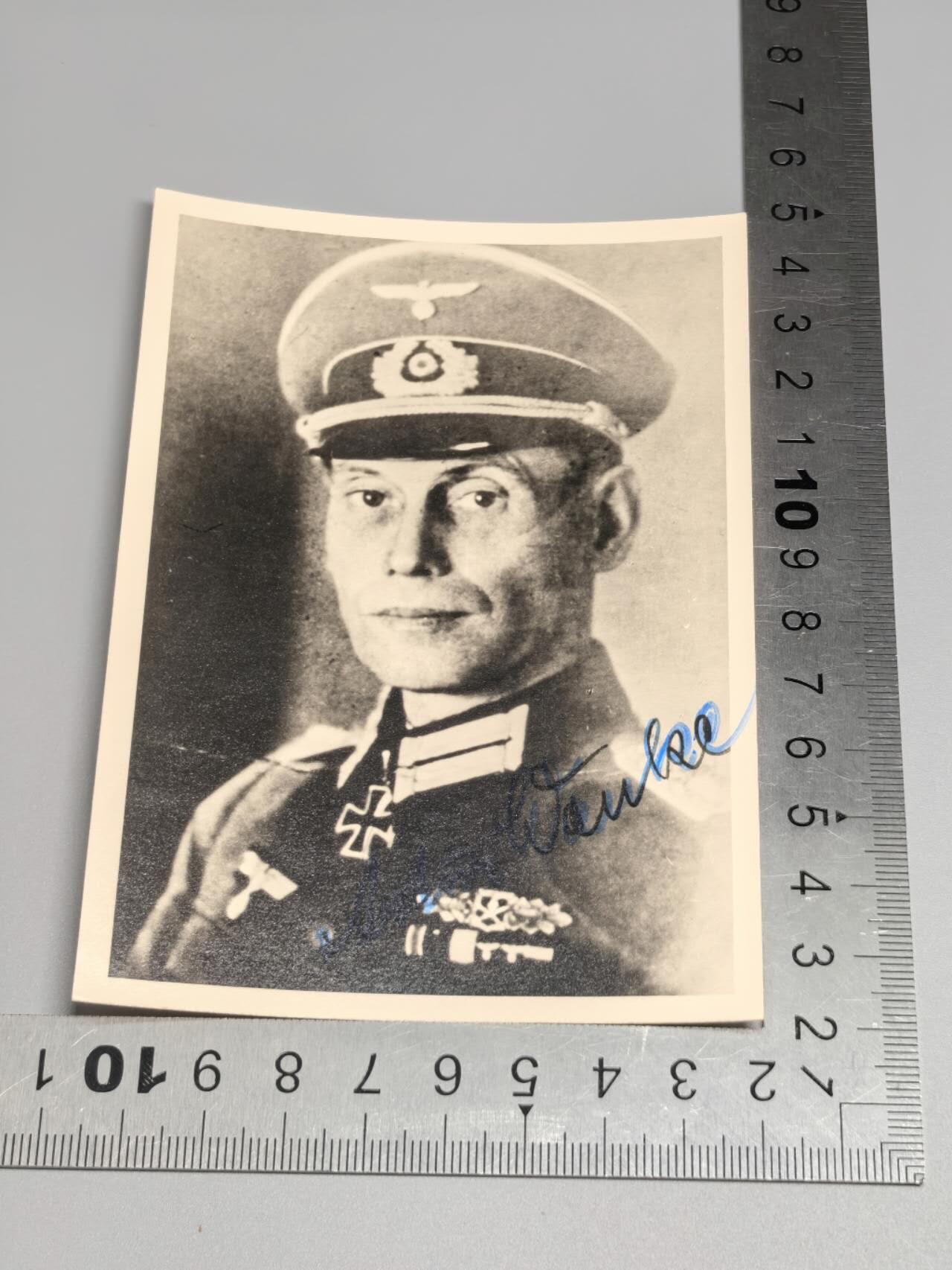 小驴勋章奖章收藏2月22日周日晚六点拍卖（珍爱和平，收藏战争，铭记历史，勿忘国耻，忠党爱国。有偿代拍，送拍规则在简介最后，参拍须阅读规则后再参拍，关系到运费包装发货时效真假辨别等关键信息，拍卖时不再发原图，看大图店主微信码在拍卖店铺介绍里）