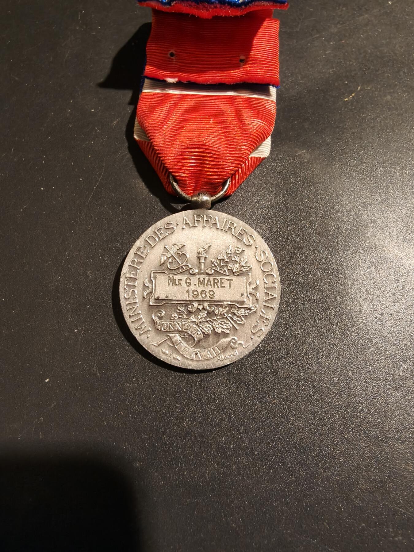 老王徽章第183期 法国银级劳工奖章    950银    1969年实发    11.4g