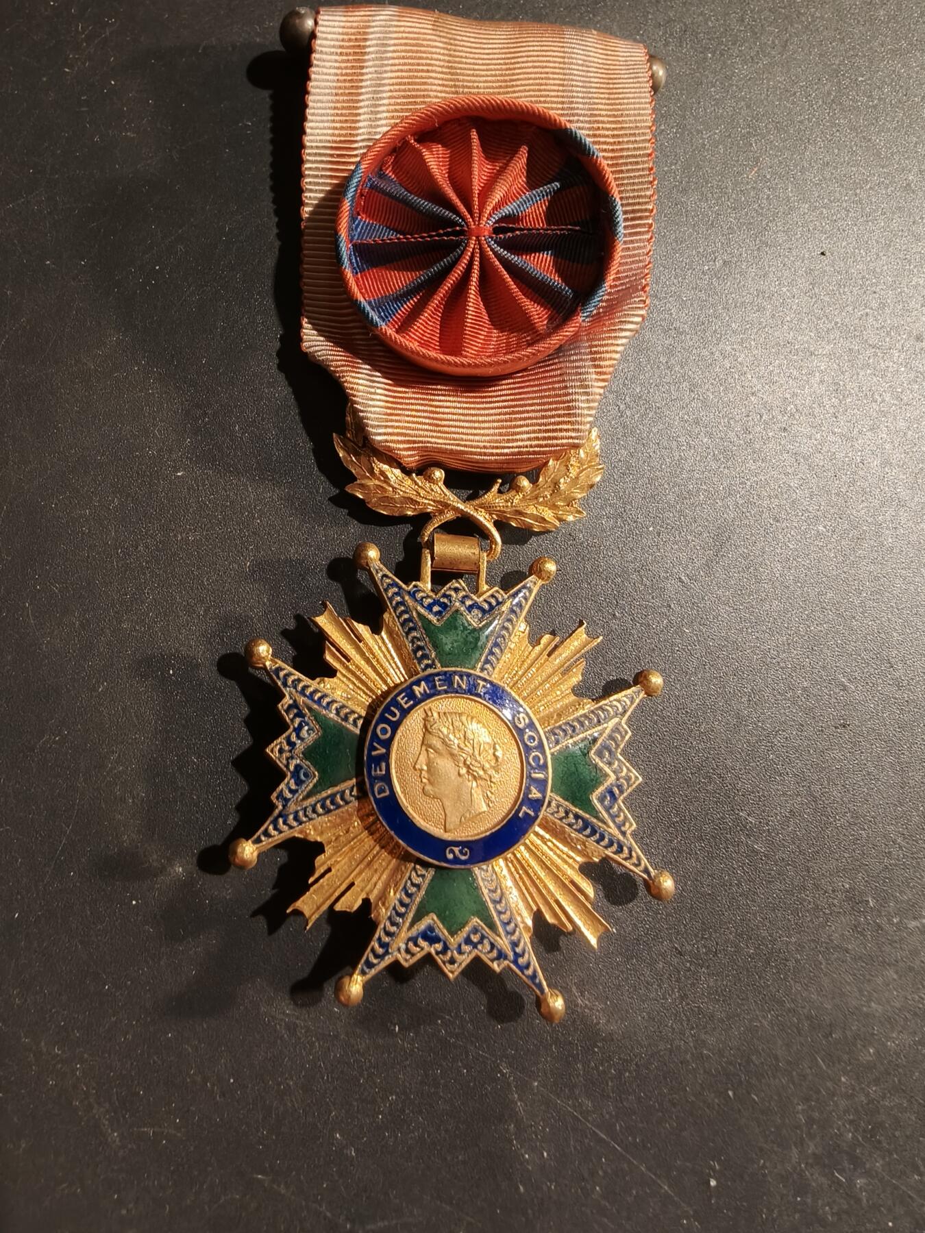 老王徽章第183期 法国军官级社会奉献勋章    原盒