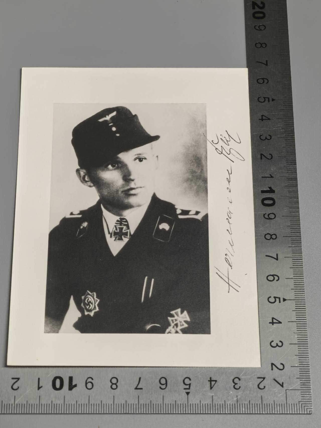 小驴勋章奖章收藏2月22日周日晚六点拍卖（珍爱和平，收藏战争，铭记历史，勿忘国耻，忠党爱国。有偿代拍，送拍规则在简介最后，参拍须阅读规则后再参拍，关系到运费包装发货时效真假辨别等关键信息，拍卖时不再发原图，看大图店主微信码在拍卖店铺介绍里） 豹式和猎豹歼击车双坦克王牌Hermann Bix战后亲签