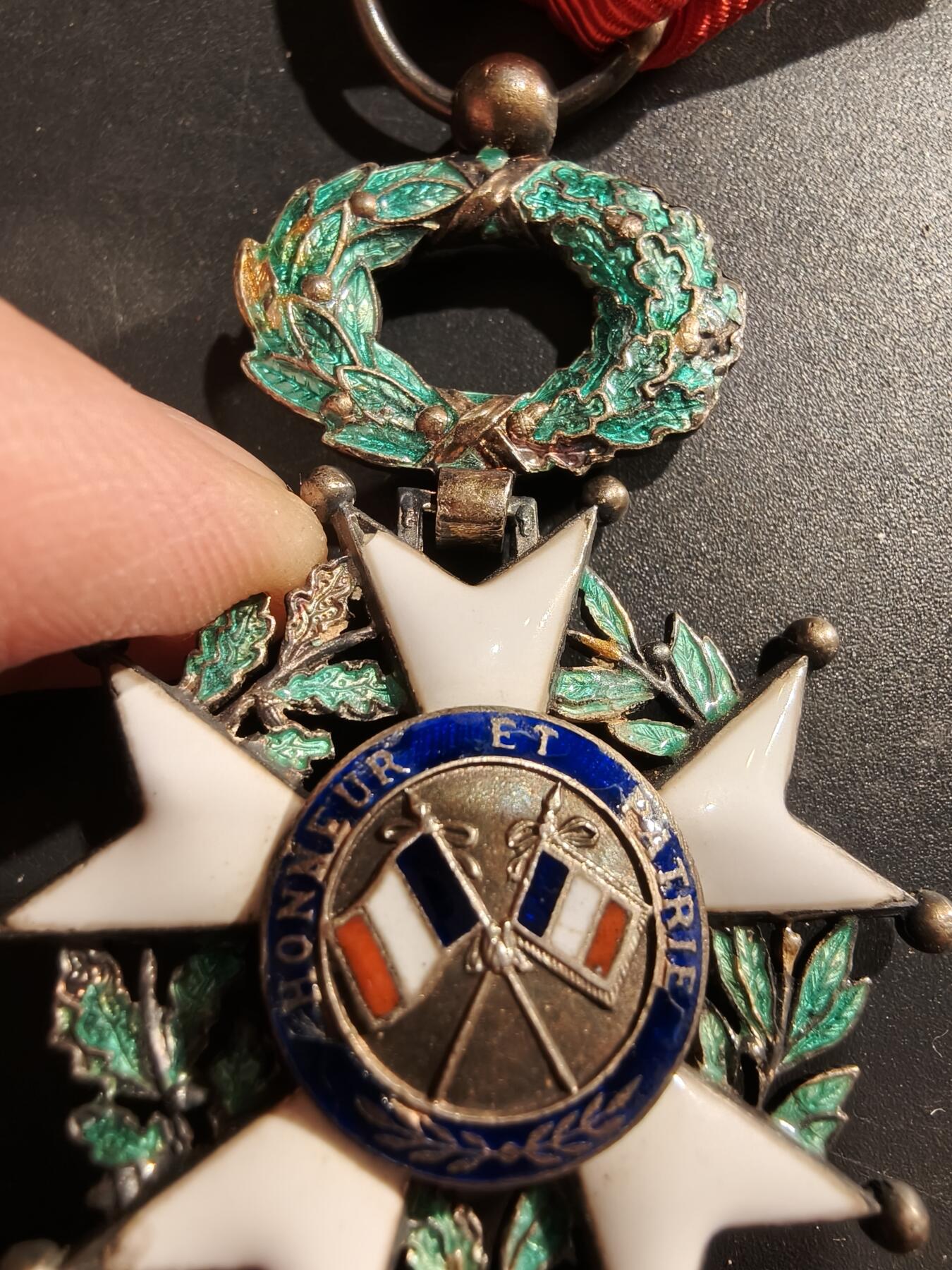 老王徽章第183期 法国军官级荣誉军团勋章    原盒    三共时期    银镀金珐琅