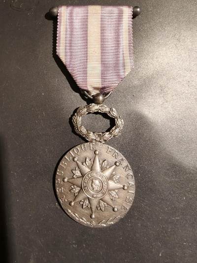 老王徽章第183期 - 法国银级社会互助和慈善联盟纪念章