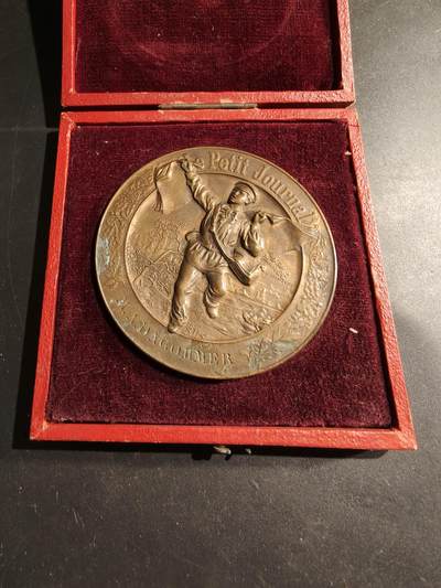 老王徽章第183期 - 法国1901年《小日报》“智力竞赛与问题大奖赛”大铜章      原盒     直径58mm    重量95.9g