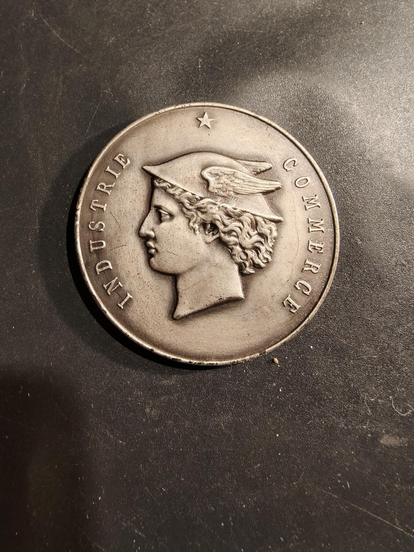 老王徽章第183期 法国阿让和洛特-加龙省工商会镀银大铜章    原盒     直径41mm    重量27.3g